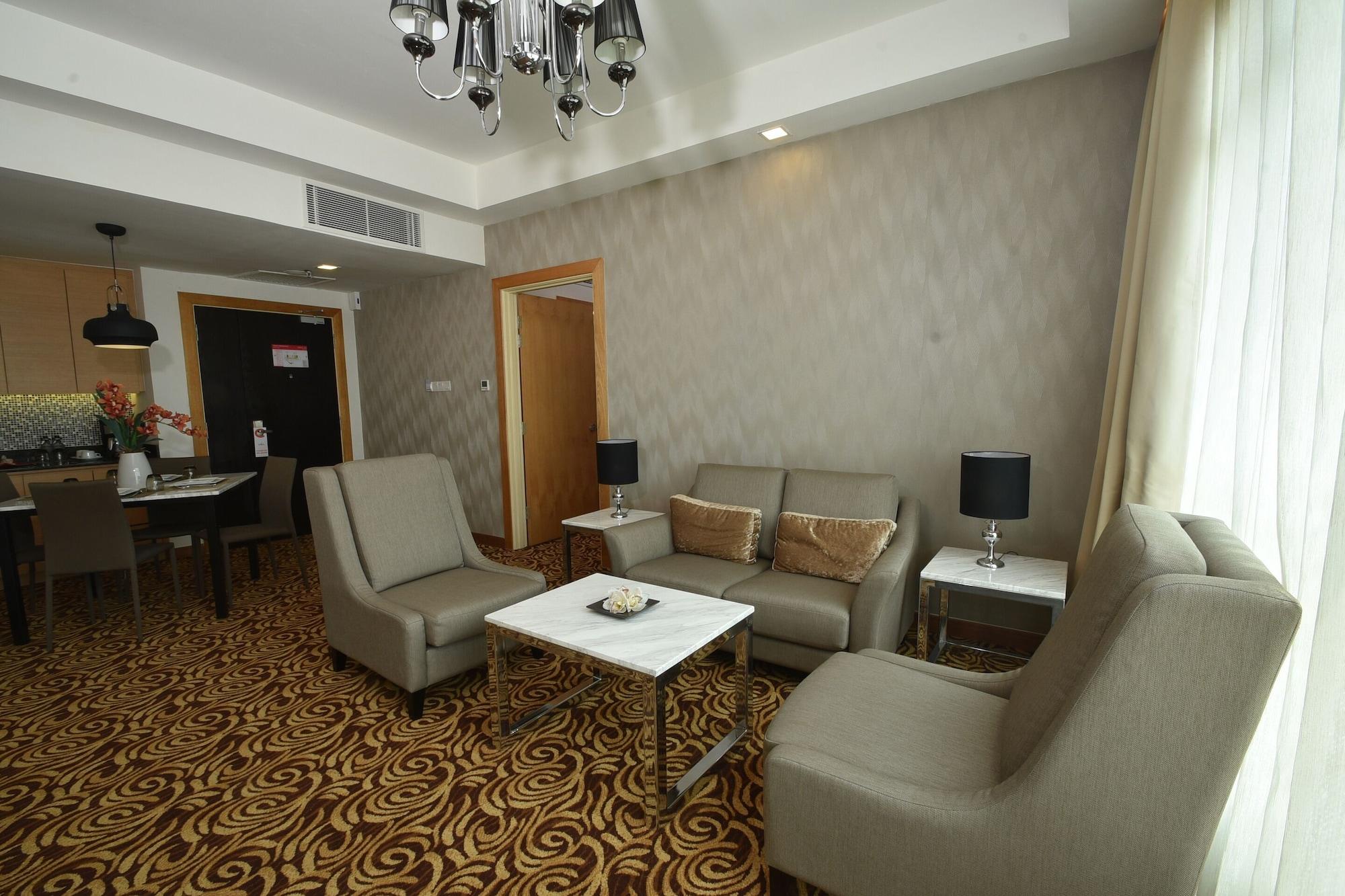 Tenera Hotel Bangi Exterior foto A living room in a suite at the hotel