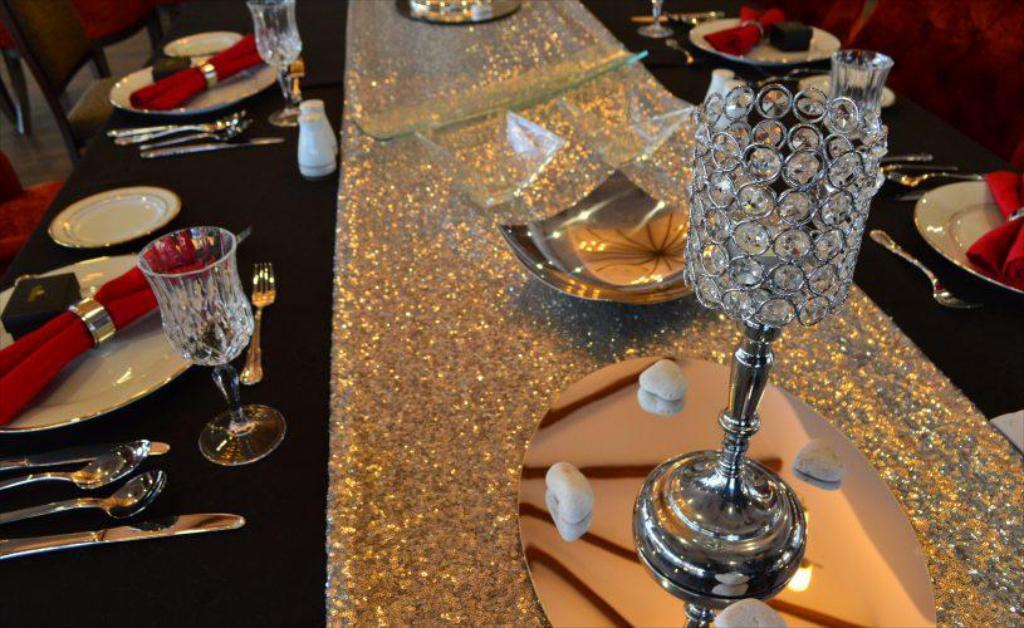 Tenera Hotel Bangi Exterior foto A table runner