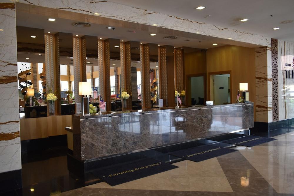 Tenera Hotel Bangi Exterior foto The lobby of the hotel