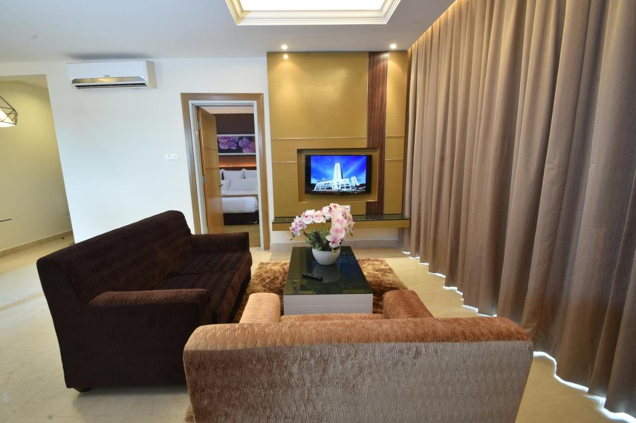 Tenera Hotel Bangi Exterior foto Living room